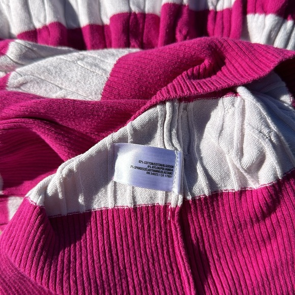 Old Navy, Size Medium, V-Neck Sweater - Picture 5 of 5